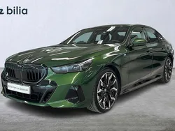 Grön Begagnad 2024 BMW 530e M Sport Sedan | 789 900 kr (Dyr)