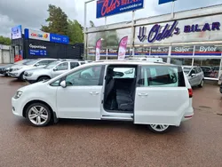 Vit Begagnad 2016 VW Sharan Minibuss | 219 500 kr (Marknadspris)