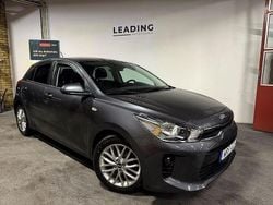 Grå Begagnad 2017 Kia Rio Halvkombi | 119 900 kr (Marknadspris)