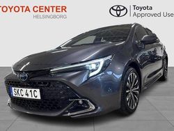 Mörkgrå Begagnad 2024 Toyota Corolla Style Kombi | 369 900 kr (Marknadspris)