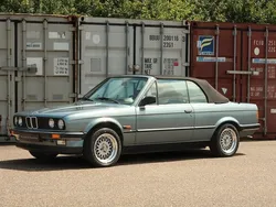 Ljusblå Begagnad 1987 BMW 325 Cabriolet Cab | 249 900 kr