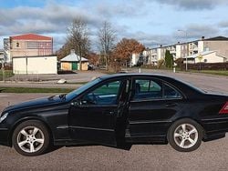 Svart Begagnad 2007 Mercedes C180 Avantgarde Sedan | 55 000 kr (Marknadspris)