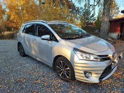 Silver Begagnad 2017 Toyota Verso Multidrive S Minibuss | 185 000 kr (Marknadspris)