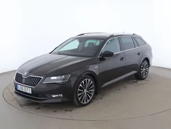 Mörkbrun Begagnad 2015 Skoda Superb LAURIN & KLEMENT Kombi | 167 000 kr (Marknadspris)