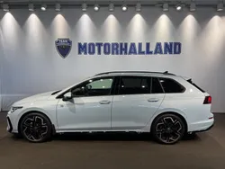Blå Ny 2025 VW Golf VIII R-line Kombi | 379 900 kr (Marknadspris)