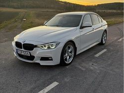 Vit Begagnad 2017 BMW 330e M Sport Sedan | 200 000 kr (Marknadspris)