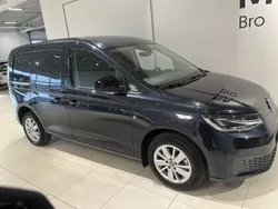 Mörkblå (starlight blue metallic) Begagnad 2024 VW Caddy Minibuss | 337 000 kr (Bra pris)