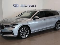 Silver Ny 2025 Skoda Superb LAURIN & KLEMENT Kombi | 537 201 kr (Dyr)