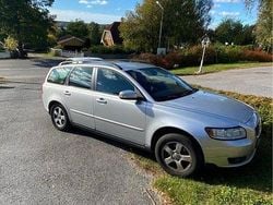 Grå Begagnad 2008 Volvo V50 Kinetic Kombi | 12 000 kr (Superpris)