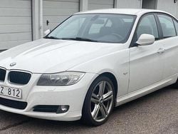 Vit Begagnad 2010 BMW 320 Comfort Edition Sedan | 53 000 kr (Marknadspris)