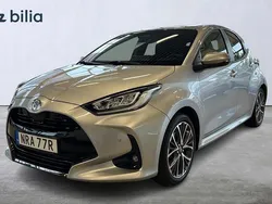 Silver Begagnad 2025 Toyota Yaris Hybrid Style Halvkombi | 304 900 kr (Marknadspris)