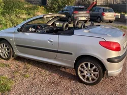 Grå Begagnad 2002 Peugeot 206 CC Cab | 21 000 kr (Marknadspris)