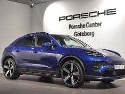 Blå (blue) Ny 2025 Porsche Macan SUV | 1 238 200 kr (Marknadspris)