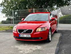 Röd Begagnad 2009 Volvo S40 Momentum Sedan | 49 900 kr (Marknadspris)