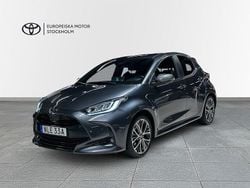 Mörkgrå (grå) Begagnad 2024 Toyota Yaris Hybrid Style Halvkombi | 279 900 kr (Lite dyr)