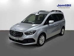 Vit Begagnad 2022 Mercedes 180 Sedan | 411 170 kr
