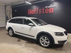 Vit Begagnad 2015 Skoda Octavia Scout Kombi | 139 900 kr (Marknadspris)