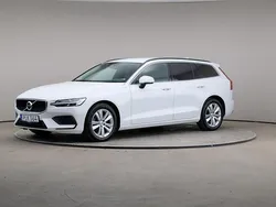 Vit (ice vit) Begagnad 2021 Volvo V60 Momentum Kombi | 299 000 kr (Marknadspris)