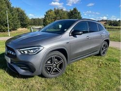 Grå Begagnad 2021 Mercedes GLA250 AMG SUV | 369 000 kr (Marknadspris)