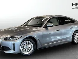 Grå (grey) Begagnad 2023 BMW i4 Sedan | 448 700 kr (Marknadspris)