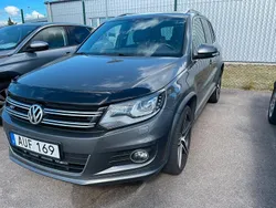 Mörkgrå (grå metallic) Begagnad 2015 VW Tiguan R-line SUV | 125 000 kr (Marknadspris)