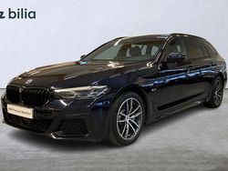Svart Begagnad 2022 BMW 530e M Sport Kombi | 379 000 kr (Marknadspris)