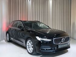 Svart Begagnad 2022 Volvo V90 Momentum Kombi | 259 900 kr (Marknadspris)