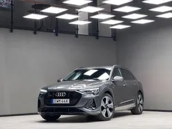 Grå Begagnad 2022 Audi e-tron S-Line SUV | 469 900 kr (Marknadspris)