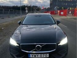 Svart Begagnad 2019 Volvo V60 Momentum Kombi | 239 000 kr (Marknadspris)