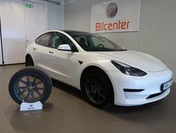 Vit Begagnad 2021 Tesla Model 3 Standard Range Plus Sedan | 269 900 kr (Marknadspris)