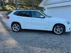 Vit Begagnad 2015 BMW X1 M Sport SUV | 169 500 kr (Marknadspris)