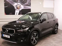 Svart Begagnad 2019 Volvo XC40 Momentum SUV | 245 500 kr (Marknadspris)