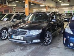 Svart Begagnad 2011 Skoda Superb Elegance Kombi | 39 999 kr