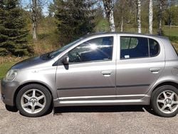 Grå Begagnad 2001 Toyota Yaris Halvkombi | 15 000 kr (Superpris)