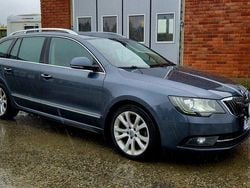 Grå Begagnad 2015 Skoda Superb Elegance Kombi | 95 000 kr (Marknadspris)