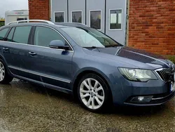 Grå Begagnad 2015 Skoda Superb Elegance Kombi | 110 000 kr (Marknadspris)