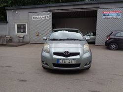 Grå Begagnad 2011 Toyota Yaris Halvkombi | 64 900 kr (Marknadspris)
