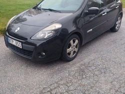 Svart Begagnad 2011 Renault Clio R.S. Halvkombi | 24 000 kr (Bra pris)