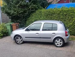 Grå Begagnad 2008 Renault Clio R.S. Halvkombi | 22 000 kr (Marknadspris)