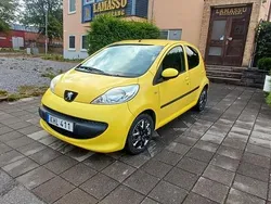Gul Begagnad 2008 Peugeot 107 Halvkombi | 19 900 kr (Marknadspris)