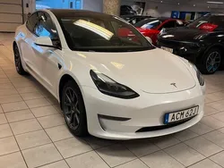 Vit Begagnad 2022 Tesla Model 3 Long Range Sedan | 299 900 kr (Bra pris)