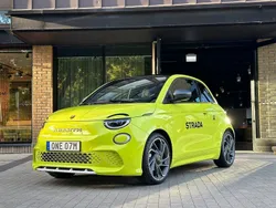 Grå Begagnad 2023 Abarth 500e Scorpionissima Halvkombi | 439 900 kr