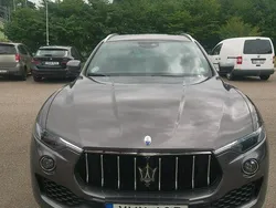 Grå Begagnad 2018 Maserati Levante SUV | 380 000 kr