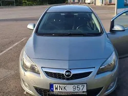 Grå Begagnad 2011 Opel Astra Halvkombi | 33 000 kr (Marknadspris)