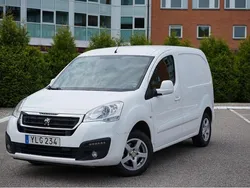 Vit Begagnad 2017 Peugeot Partner Minibuss | 76 900 kr (Marknadspris)