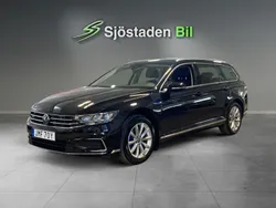 Svart Begagnad 2022 VW Passat GTE Kombi | 259 900 kr (Marknadspris)