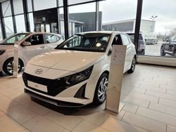 Vit Ny 2024 Hyundai i20 Essential Halvkombi | 221 900 kr (Bra pris)