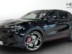 Svart (black) Ny 2025 Alfa Romeo Junior Veloce SUV | 507 800 kr (Marknadspris)