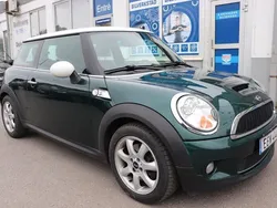 Mörkgrön Begagnad 2010 Mini Cooper S Halvkombi | 99 900 kr (Marknadspris)