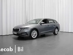 Grå (graphite grey metallic) Begagnad 2024 Skoda Octavia Kombi | 279 500 kr (Bra pris)